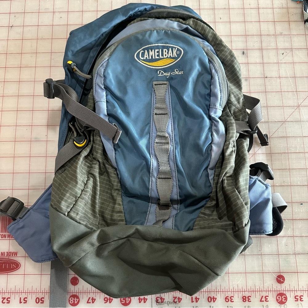 Vintage Camelbak day star backpack. Great used condition.